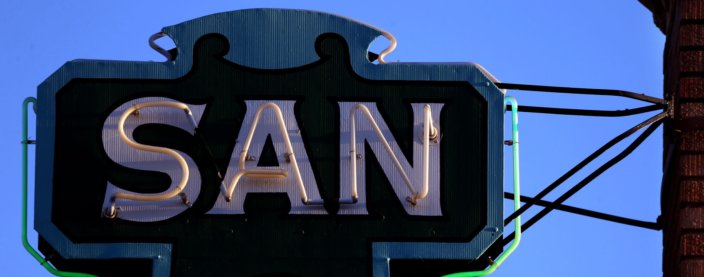 Neon clue No. 8